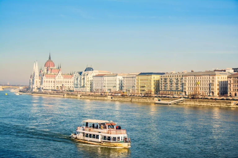 kreuzfahrt durch das budapest parlament, ungarn